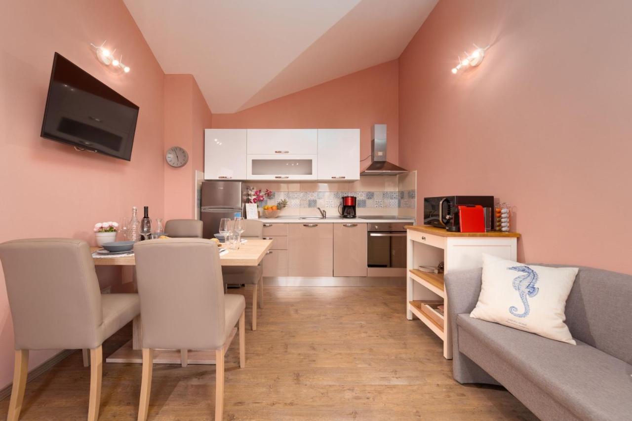 Apartment Karolina 2 Funtana Ngoại thất bức ảnh